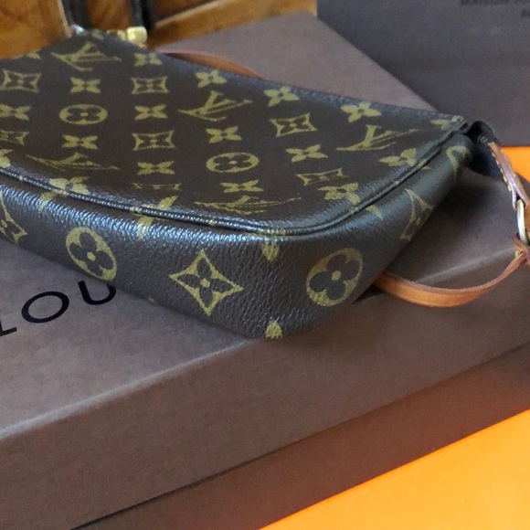 Louis Vuitton Pochette Style M51980 - Picture 4 of 10